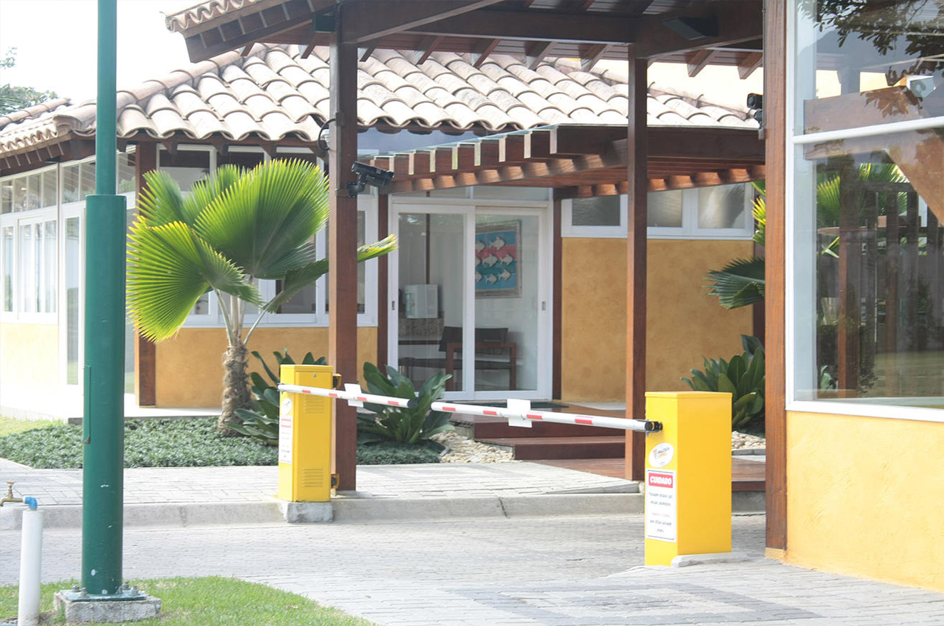 Condomínio Residencial de frente a praia Massaguaçu